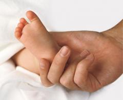 male_hand_babys_foot